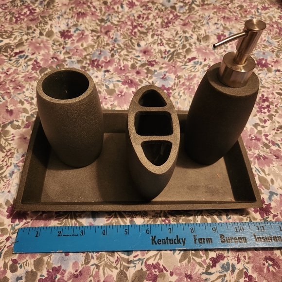 Bathroom Accesories Set - Picture 1 of 2